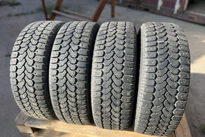 Yokohama Ice Guard F700Z 215/60 R17