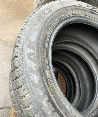 Bridgestone Blizzak VRX2 215/65 R16