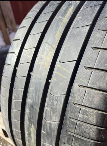 Pirelli P Zero PZ4 275/30 R21