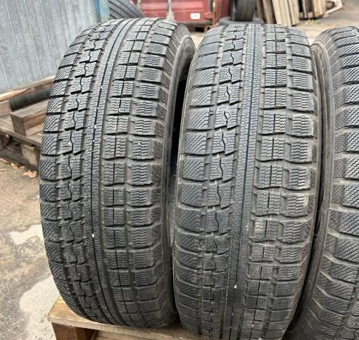 Toyo Winter Tranpath MK4a 215/70 R16