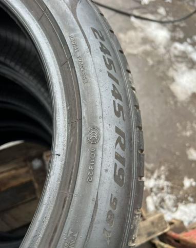 Pirelli P Zero PZ4 245/45 R19 и 275/40 R19