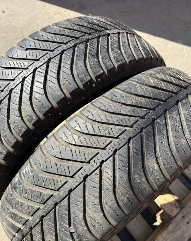 Goodyear Vector 4Seasons 215/60 R17