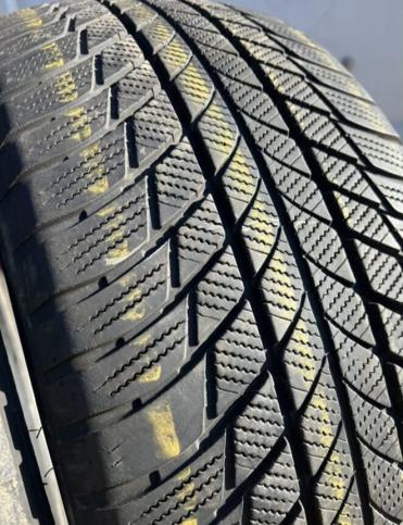 Bridgestone Blizzak LM-001 245/50 R19