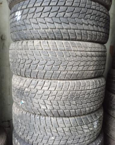 Toyo Winter Tranpath SU-4 235/60 R16