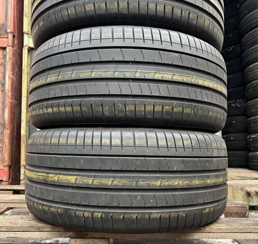 Pirelli P Zero PZ4 245/45 R19 и 275/40 R19