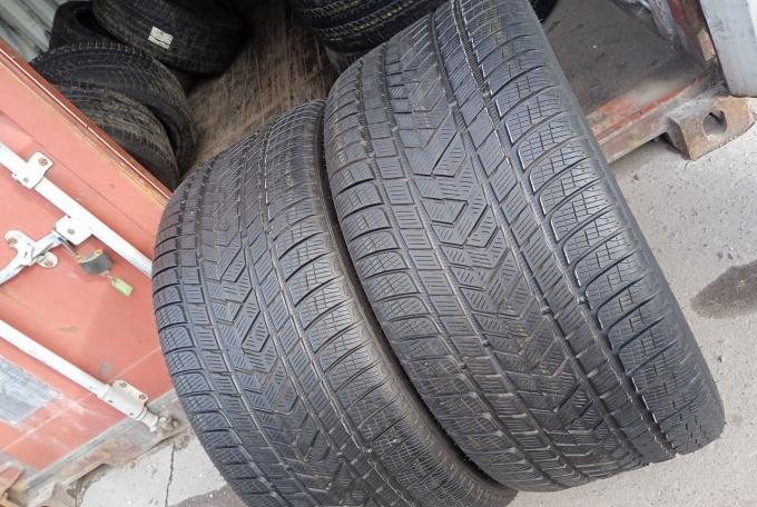 Pirelli Scorpion Winter 325/40 R22