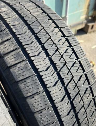 Bridgestone Blizzak VRX2 215/60 R16