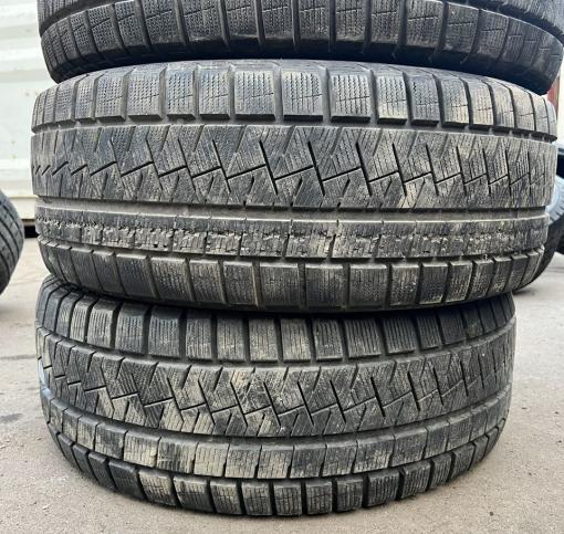 Pirelli Ice Asimmetrico 215/60 R16