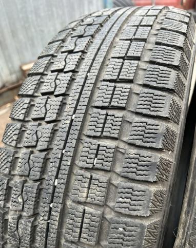 Toyo Winter Tranpath MK4a 215/70 R16