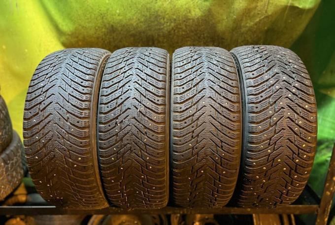 Nokian Tyres Hakkapeliitta 8 215/55 R17