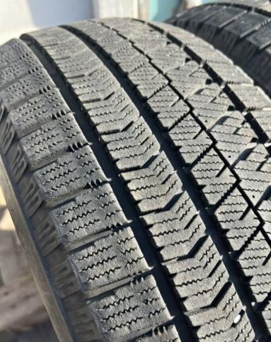 Bridgestone Blizzak VRX2 215/60 R16