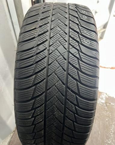 Bridgestone Blizzak LM-001 235/50 R19