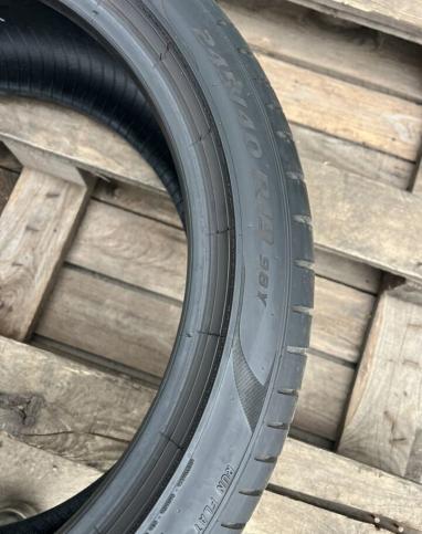 Pirelli P Zero PZ4 245/40 R19