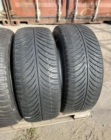 Goodyear Vector 4Seasons Gen-2 215/55 R17