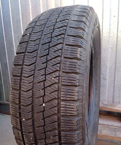 Bridgestone Blizzak VRX2 215/65 R16