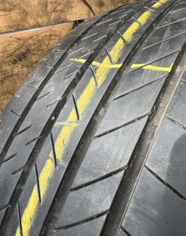 Bridgestone Alenza 001 255/45 R20