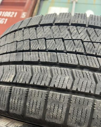 Bridgestone Blizzak VRX2 245/50 R18