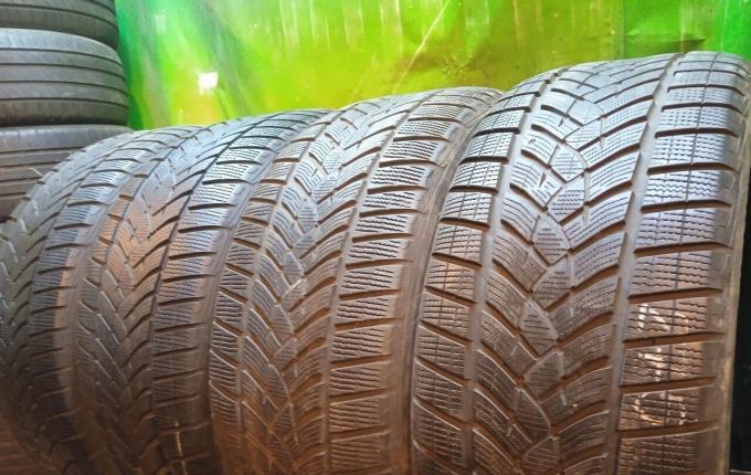 Goodyear UltraGrip Performance 275/45 R21