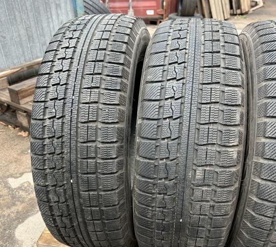 Toyo Winter Tranpath MK4a 215/70 R16