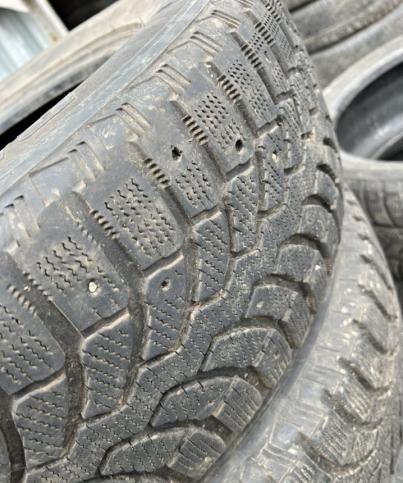 Bridgestone Blizzak Spike-01 235/65 R17