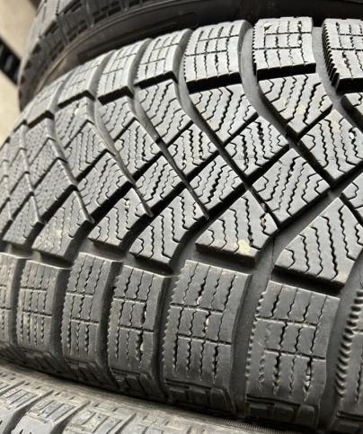 Pirelli Ice Zero FR 215/50 R17