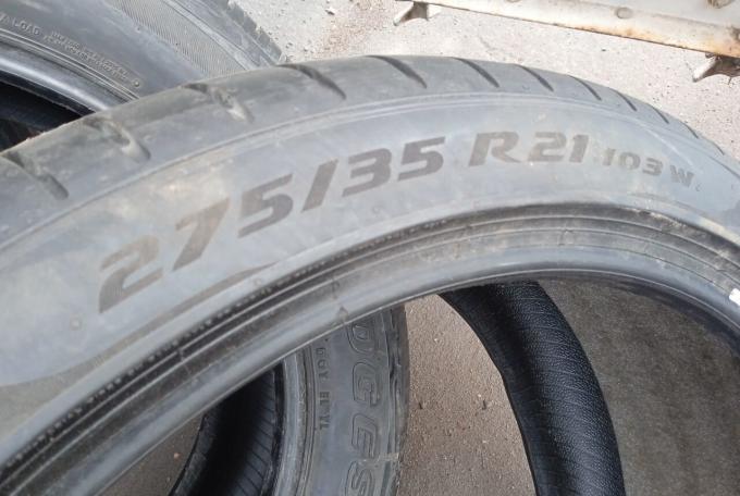 Pirelli P Zero PZ4 275/35 R21