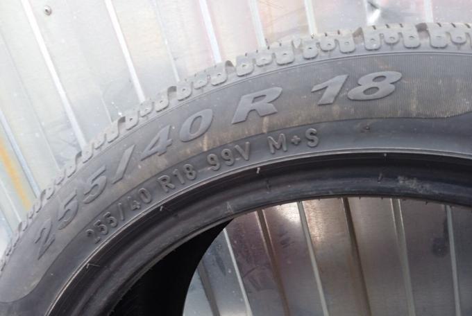 Pirelli Winter Sottozero 240 Serie II 255/40 R18