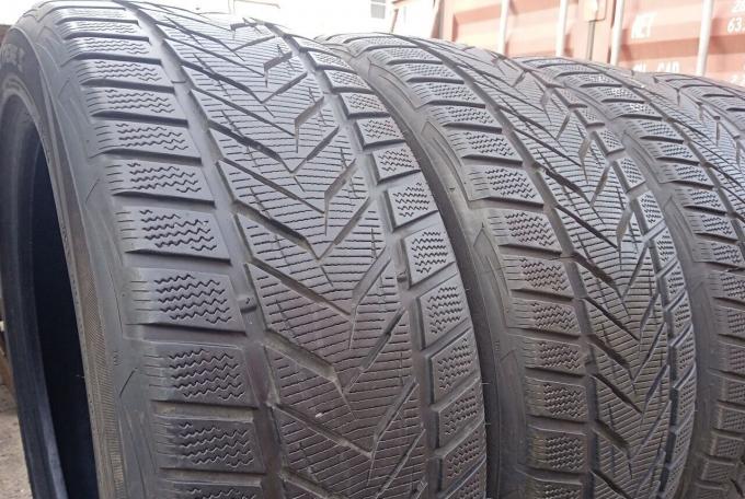 Vredestein Wintrac Xtreme S 235/45 R19