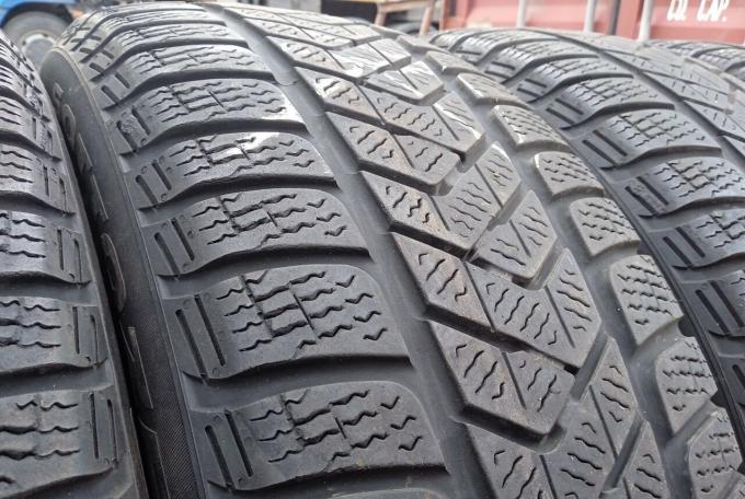 Pirelli Winter Sottozero 3 215/55 R18