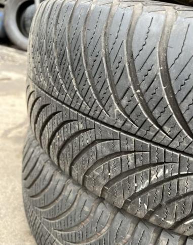 Goodyear Vector 4Seasons 215/50 R17