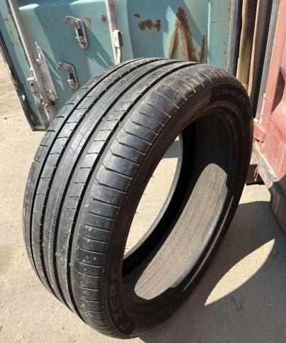 Pirelli P Zero PZ4 285/40 R22