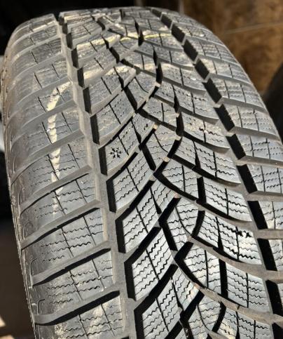 Goodyear UltraGrip Performance Gen-1 215/50 R17