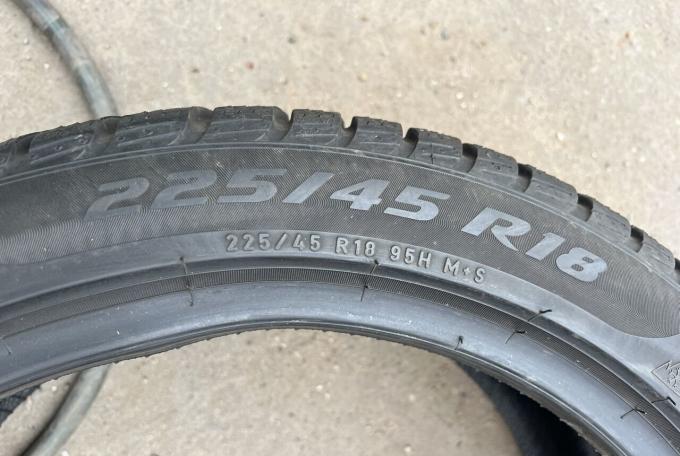 Pirelli Winter Sottozero 3 225/45 R18