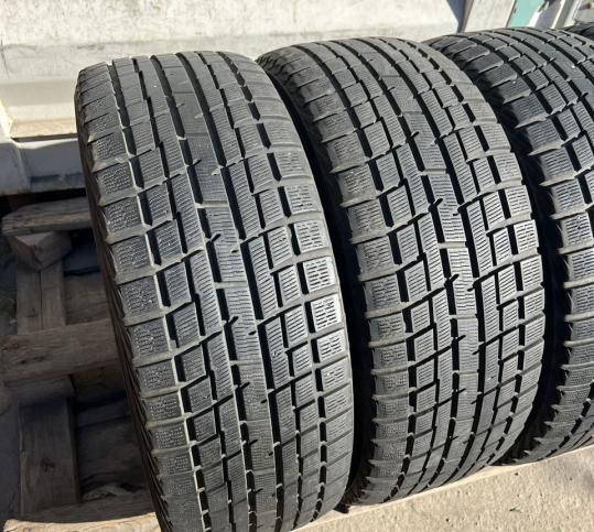 Yokohama Ice Guard IG30 215/50 R17