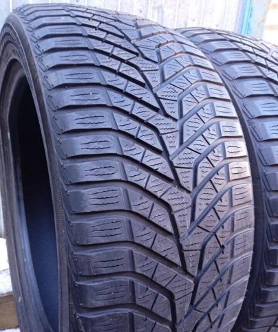 Yokohama BluEarth Winter V905 235/45 R17
