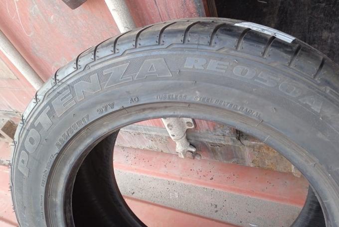 Bridgestone Potenza RE050A 225/55 R17