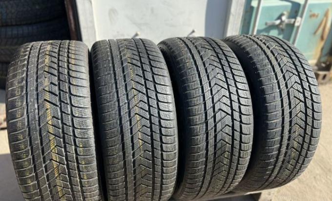 Pirelli Scorpion Winter 275/45 R21