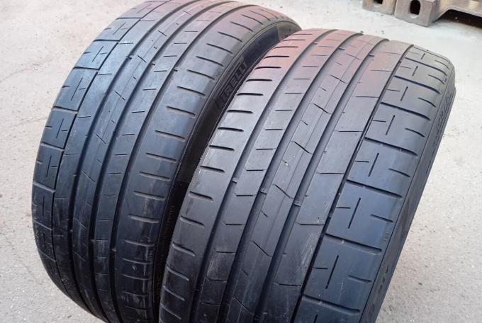 Pirelli P Zero PZ4 235/35 R19