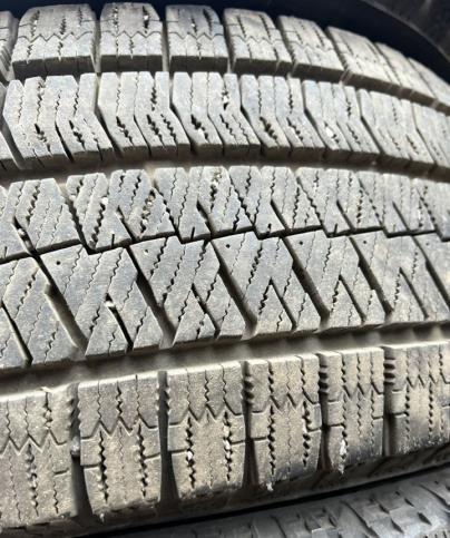 Bridgestone Blizzak VRX2 215/55 R17