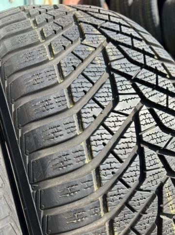 Yokohama BluEarth Winter V905 255/45 R20