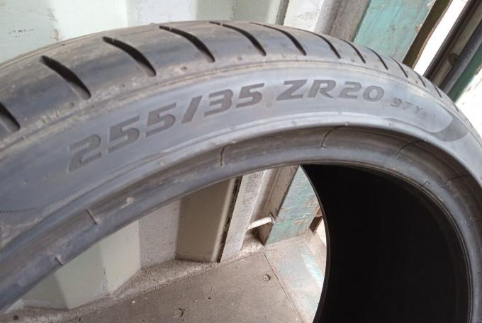 Pirelli P Zero PZ4 255/35 R20