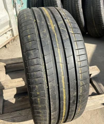 Pirelli P Zero PZ4 275/35 R22