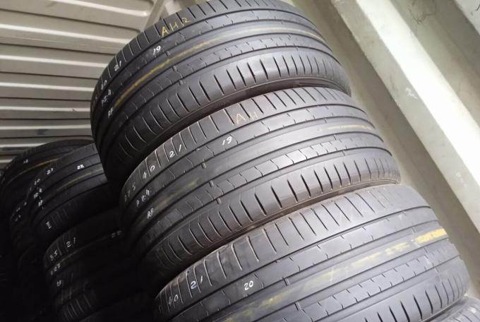 Pirelli P Zero PZ4 275/40 R21