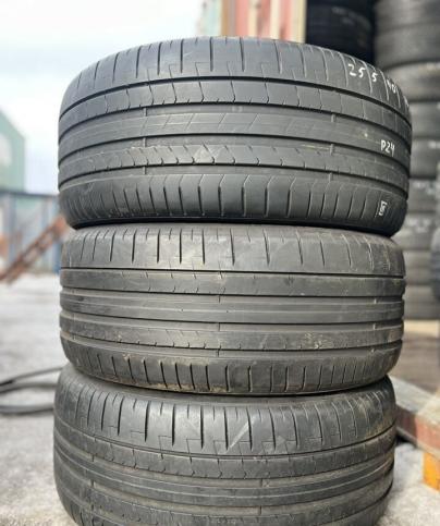 Pirelli P Zero PZ4 255/40 R20