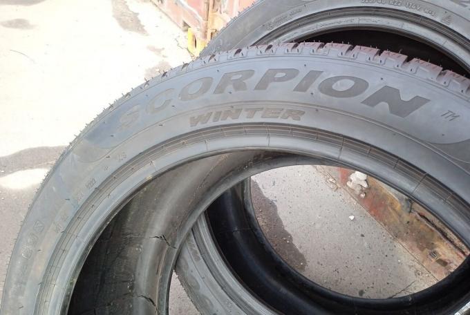 Pirelli Scorpion Winter 325/40 R22