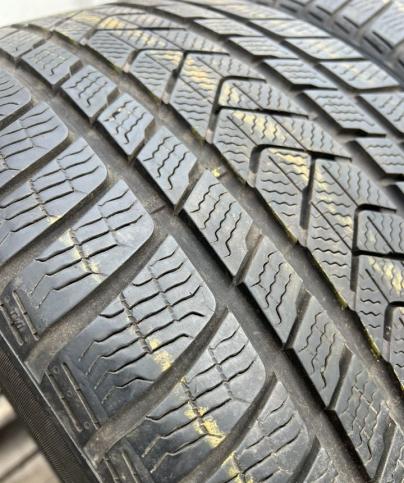 Pirelli Scorpion Winter RFT 315/35 R21