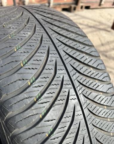 Goodyear Vector 4Seasons Gen-2 215/55 R17