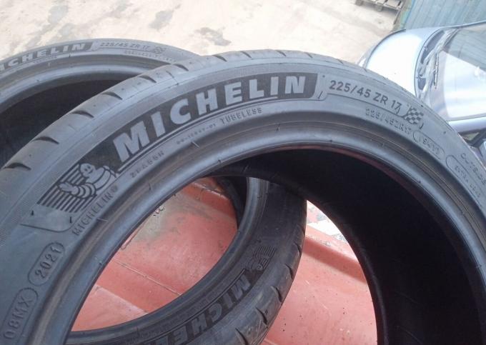 Michelin Pilot Sport 4 225/45 R17