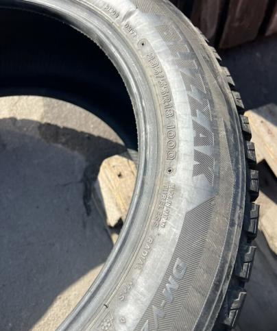 Bridgestone Blizzak DM-V2 235/55 R18