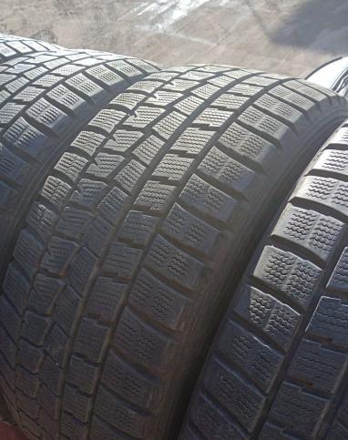 Dunlop Winter Maxx WM01 235/45 R17